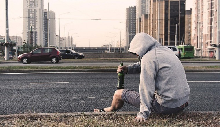 7 Signs You're An Alcoholic (Or High-Functioning Alcoholic)