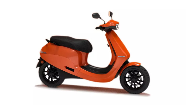 Ola reduces its workforce, CEO resigns.